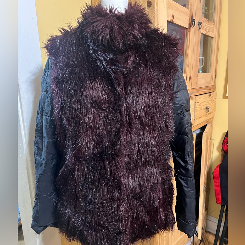 Betsy Johnson Women's Faux Fur Coat Vest With Black Sleeves Sz M